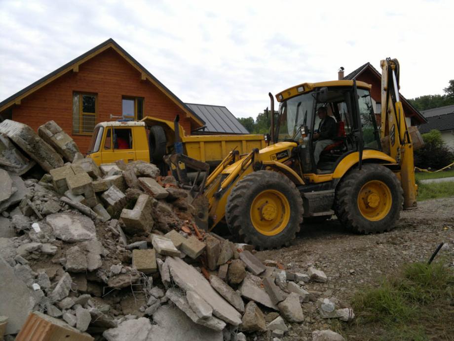 Zbourání staré a stavba nové garáže – foto 11