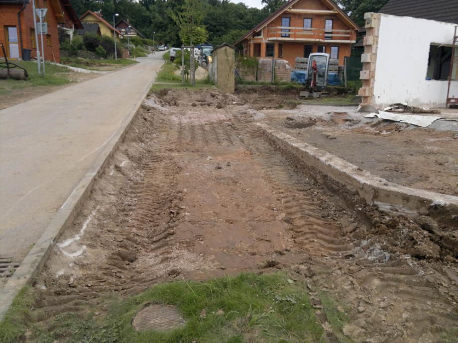 Zbourání staré a stavba nové garáže – foto 13