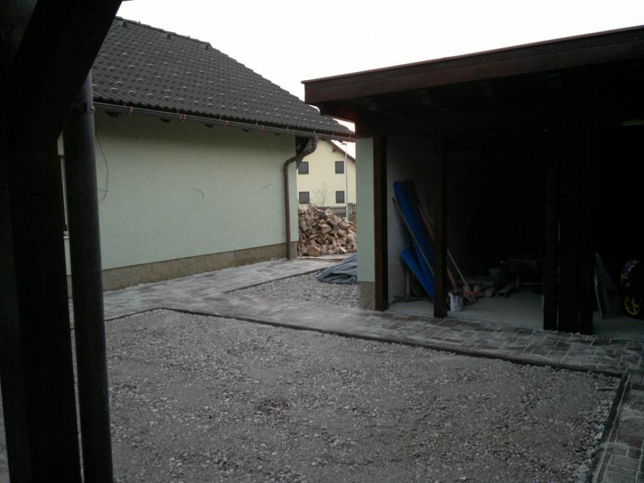 Zbourání staré a stavba nové garáže – foto 59