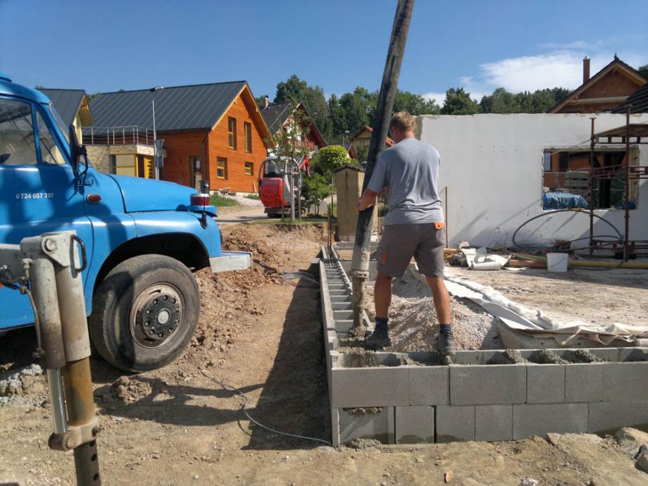 Zbourání staré a stavba nové garáže – foto 16