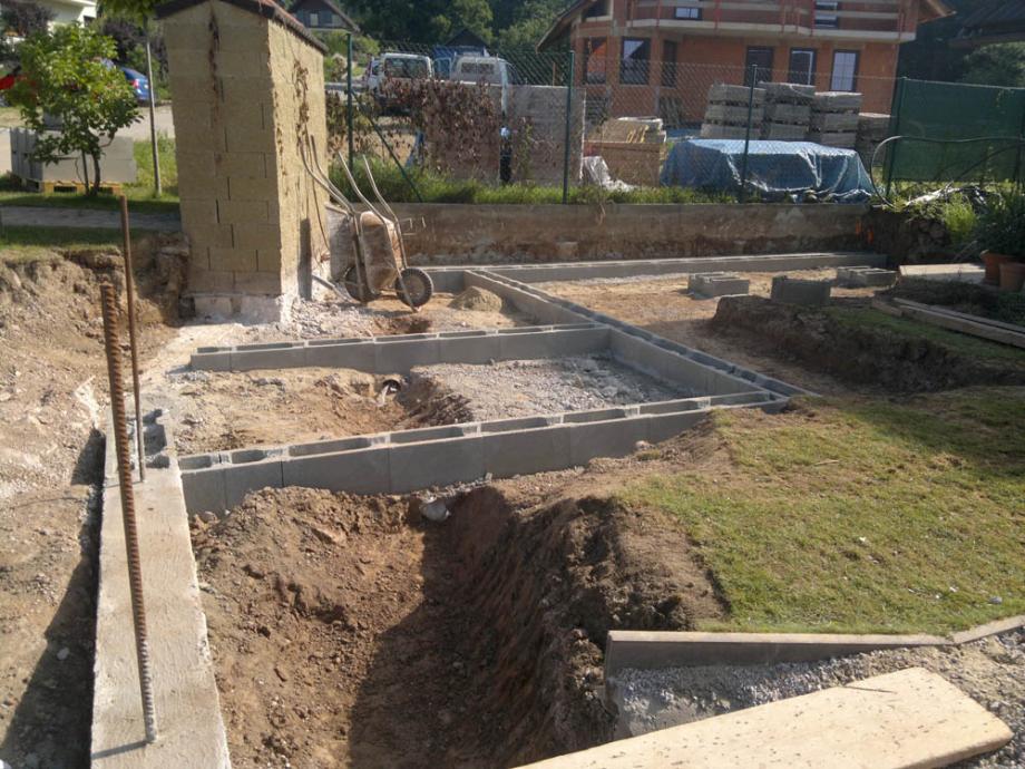 Zbourání staré a stavba nové garáže – foto 20