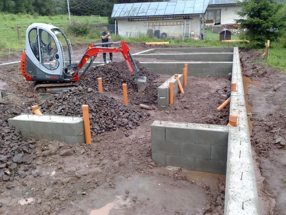 Základová deska a ležatá kanalizace – foto 6