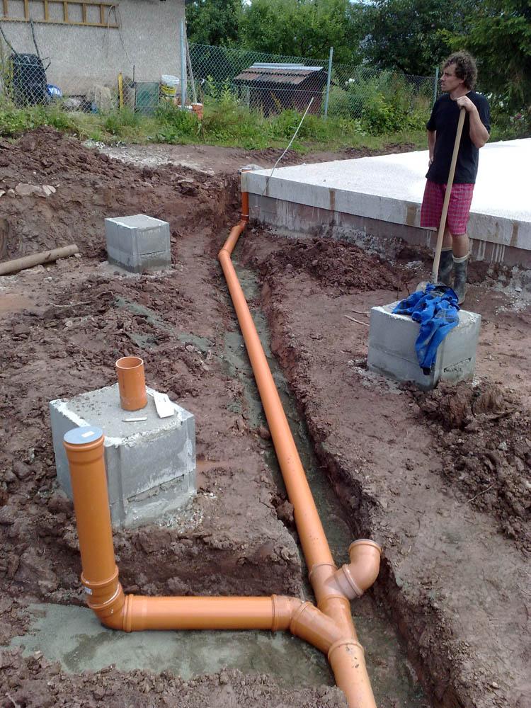 Základová deska a ležatá kanalizace – foto 10
