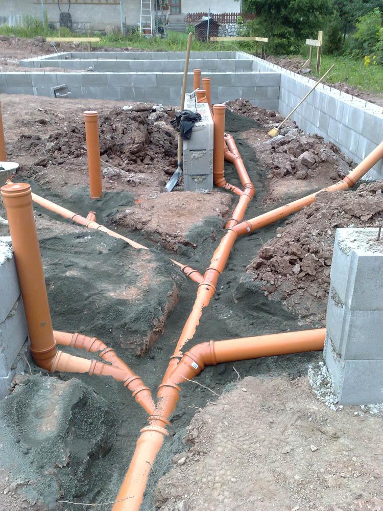 Základová deska a ležatá kanalizace – foto 14