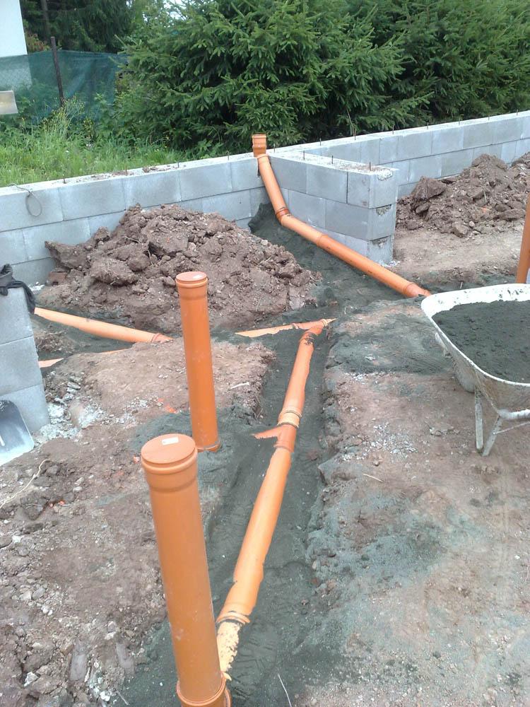 Základová deska a ležatá kanalizace – foto 16